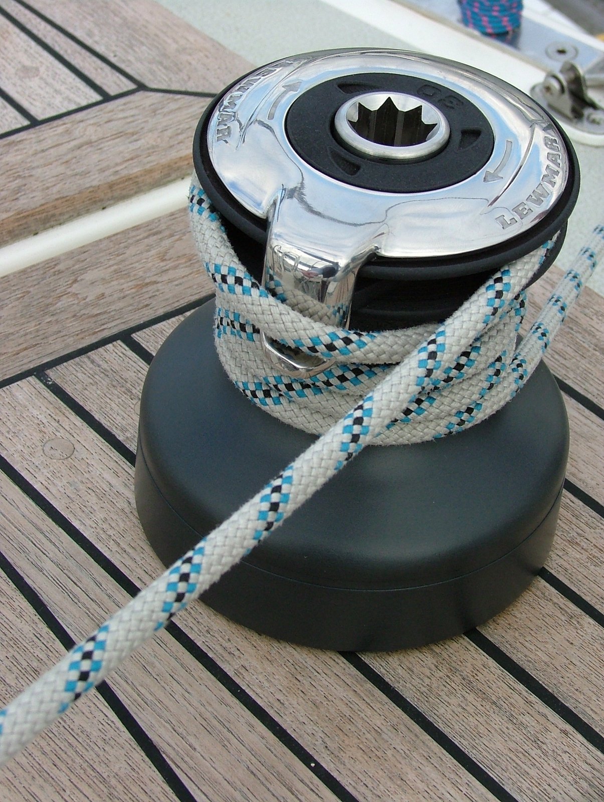 Lewmar EVO 50 ST self-tailing vitorlás csörlő, alumínium, fekete
