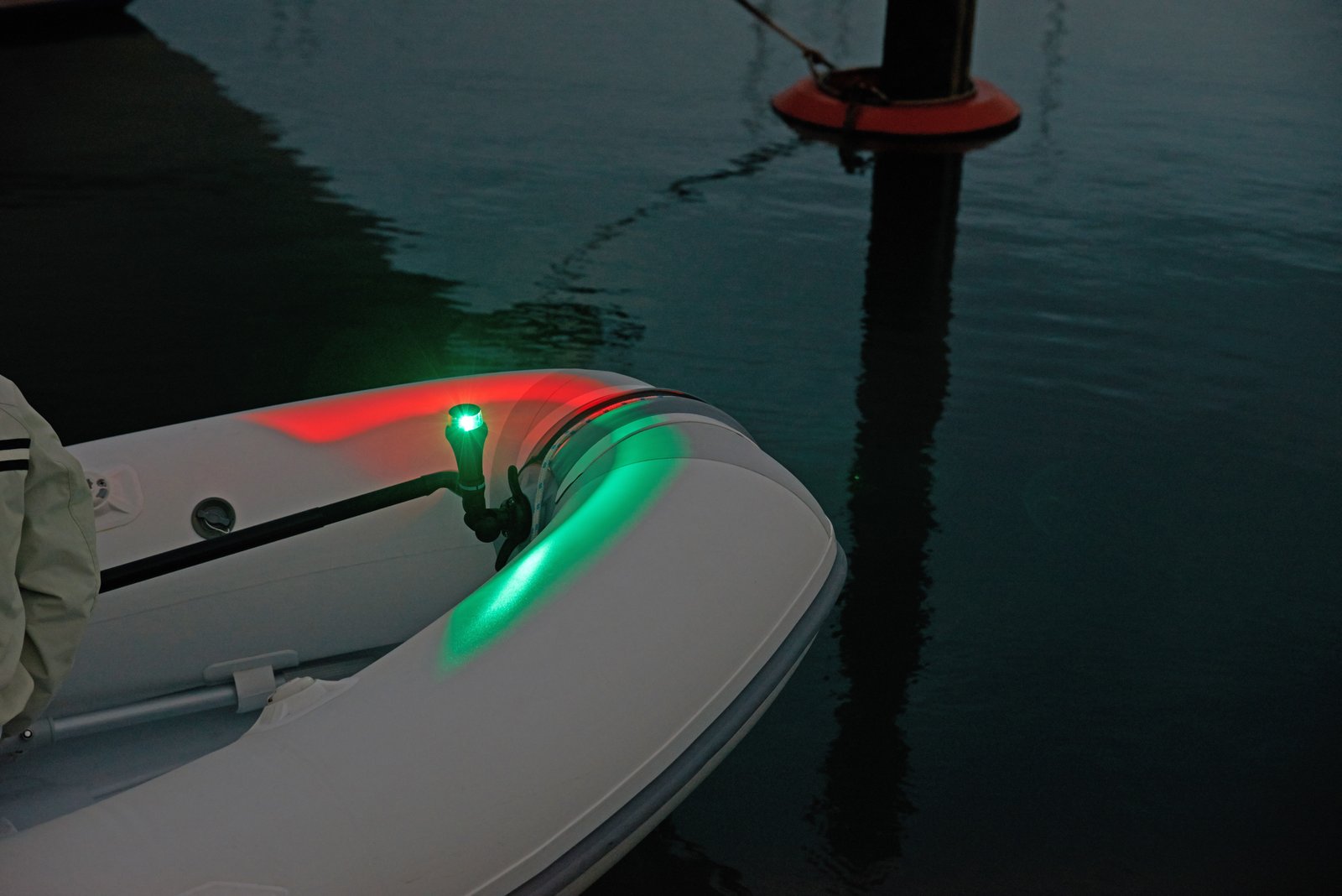Railblaza Illuminate Navigation Bow Light kétszínű orrfény